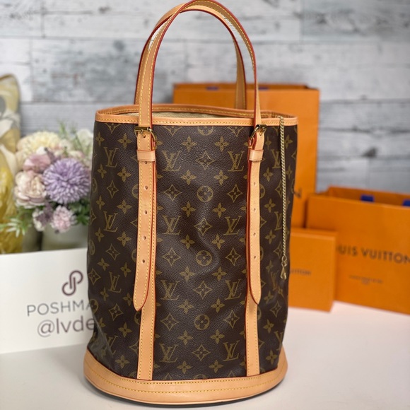 🎉SOLD 🎉Bucket GM (Large) Bag - Picture 3 of 14